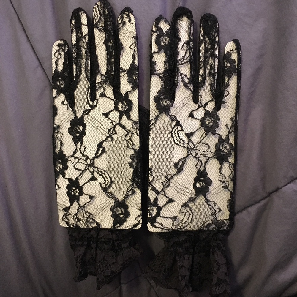 Black lace gloves